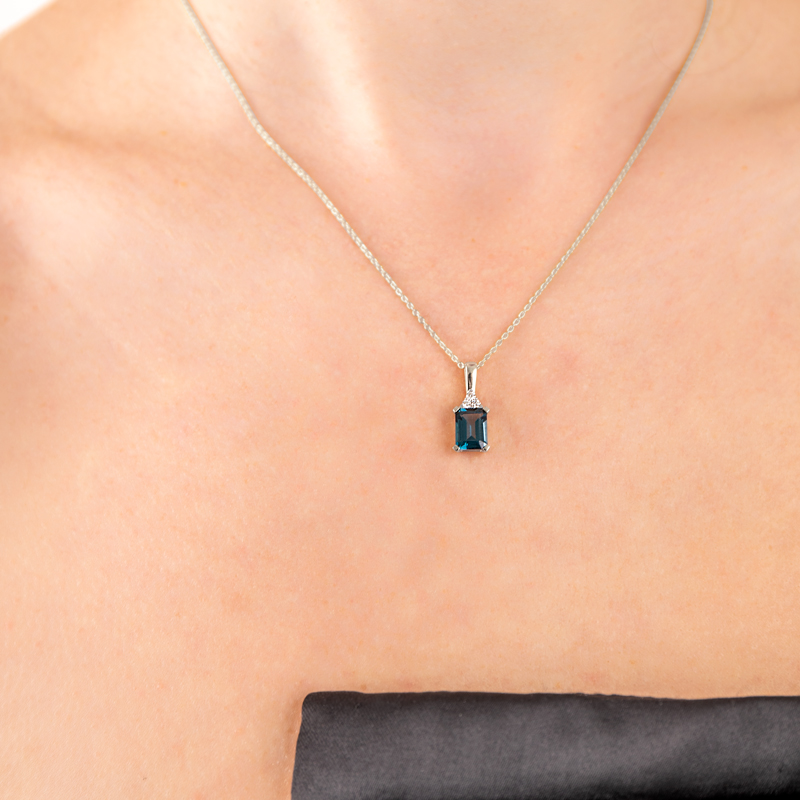 Pandantiv cu Lant Aur 18k Diamante, London Blue Topaz DERUVO