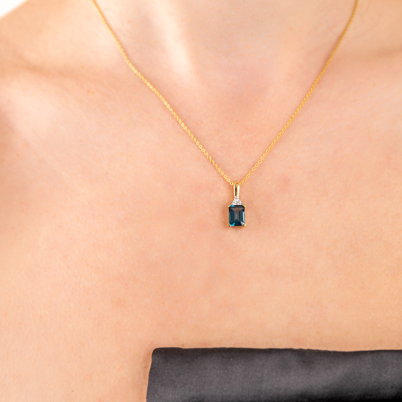 Pandantiv cu Lant Aur 18k Diamante, London Blue Topaz DERUVO