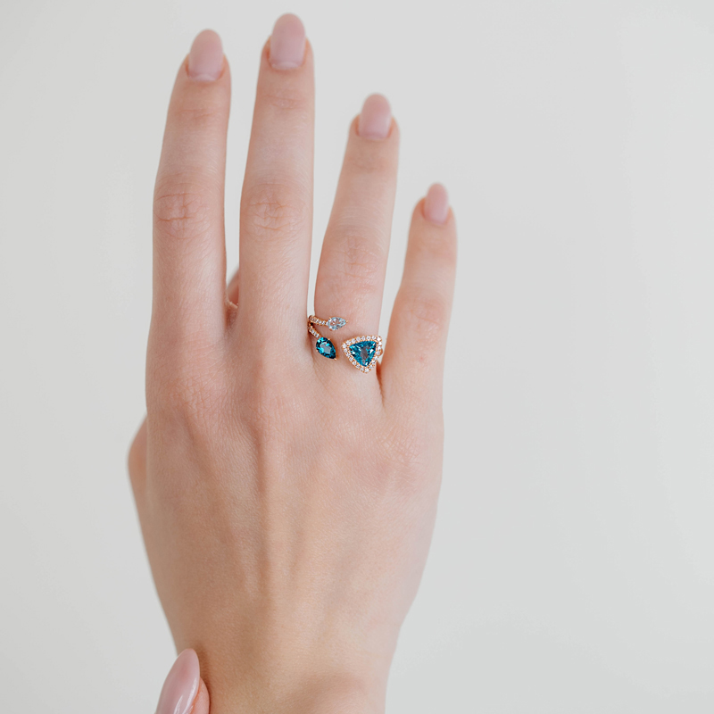 Inel Aur 18k Diamante, Topaz Albastru, London Blue Topaz DERUVO Inel Aur 18k Diamante, Topaz Albastru, London Blue Topaz DERUVO